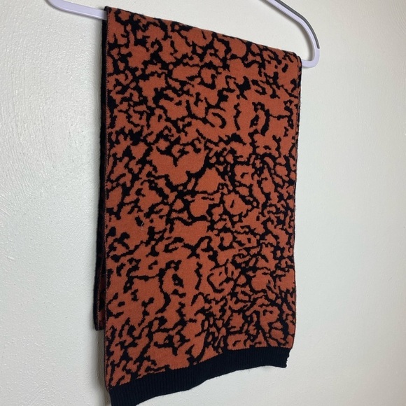 Men Cmmn Swd mustard yellow/black Cotton, Merino Wool and Cashmere-Scarf. - Picture 9 of 13